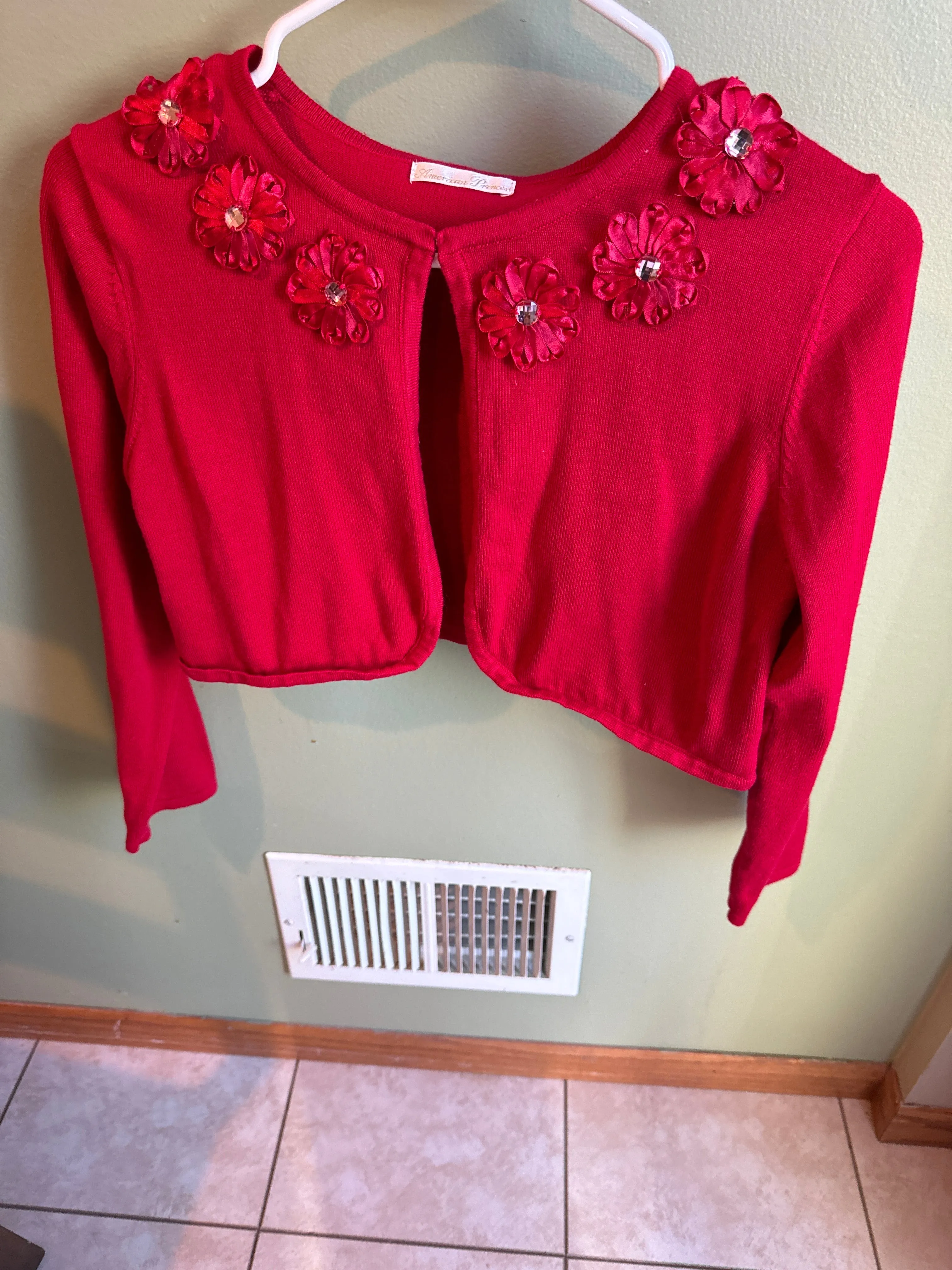 14.5 Red crop sweater Flowers-AmericanPrincess - size Kids Clothes 14 or XL