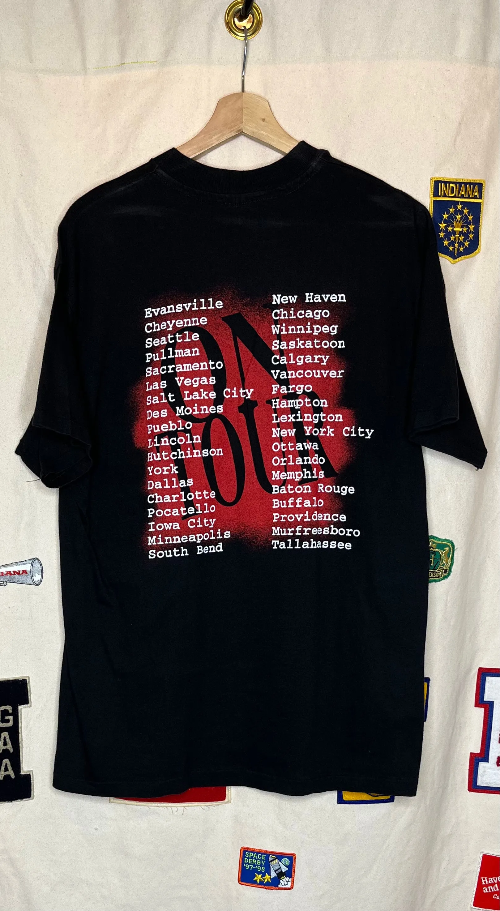 1993 Garth Brooks On Tour T-Shirt: L