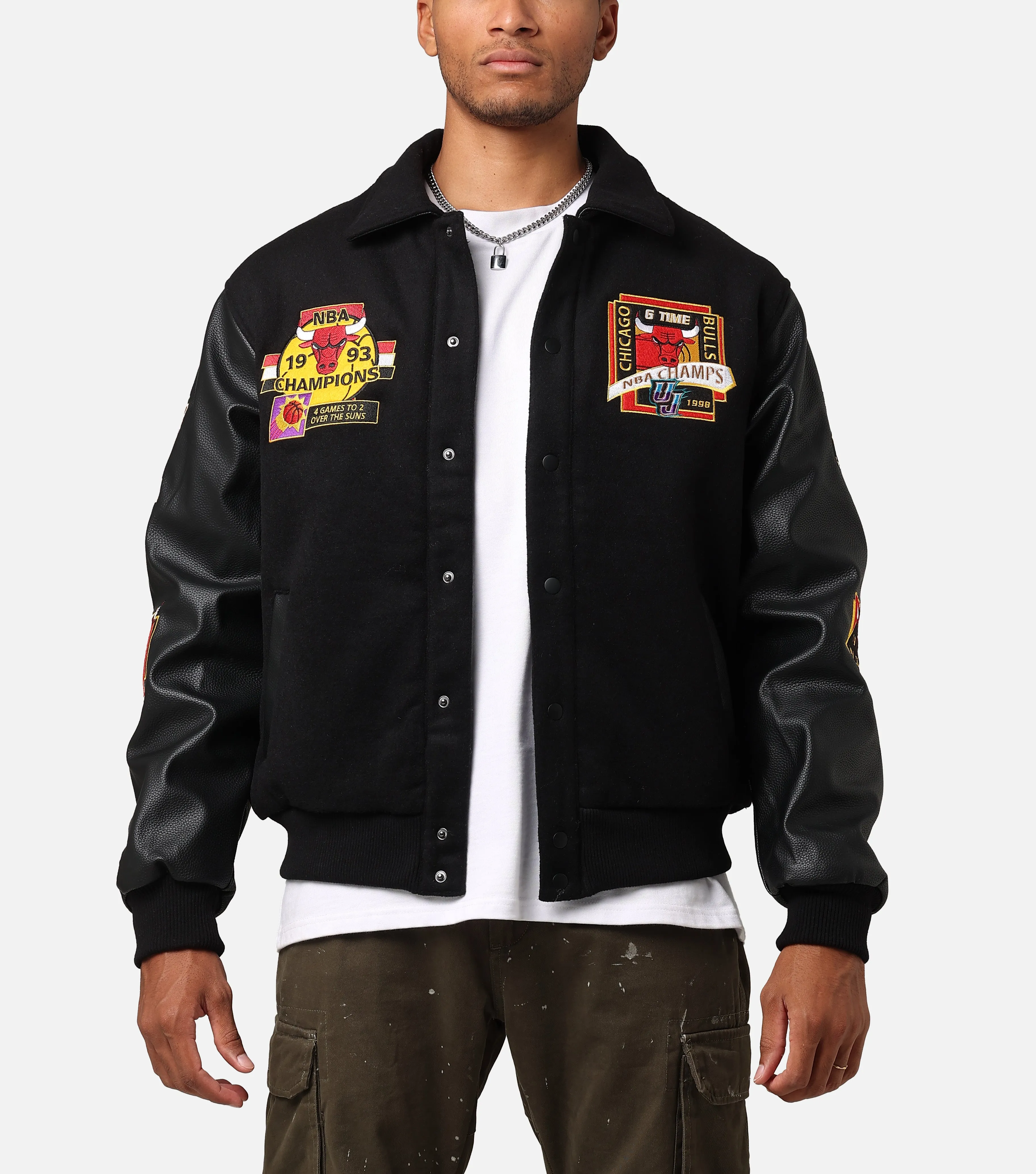 Mitchell & Ness Chicago Bulls Dynasty Jacket Black