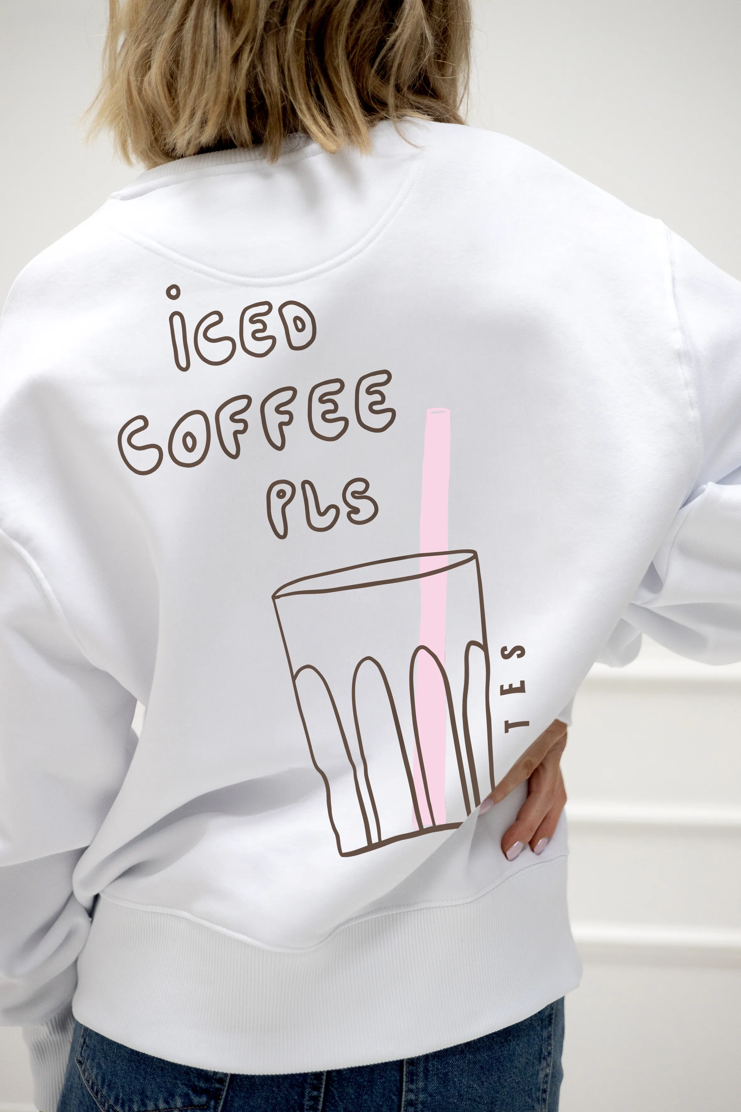 Sweater (Oversized) mit "Iced coffee pls" Motiv